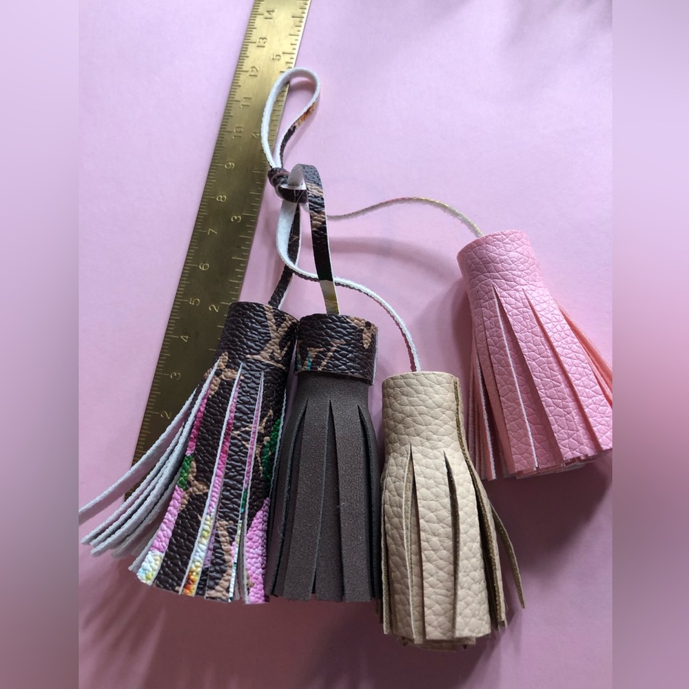 Handmade Spring Tassel Key Holder - Picture 4 of 9